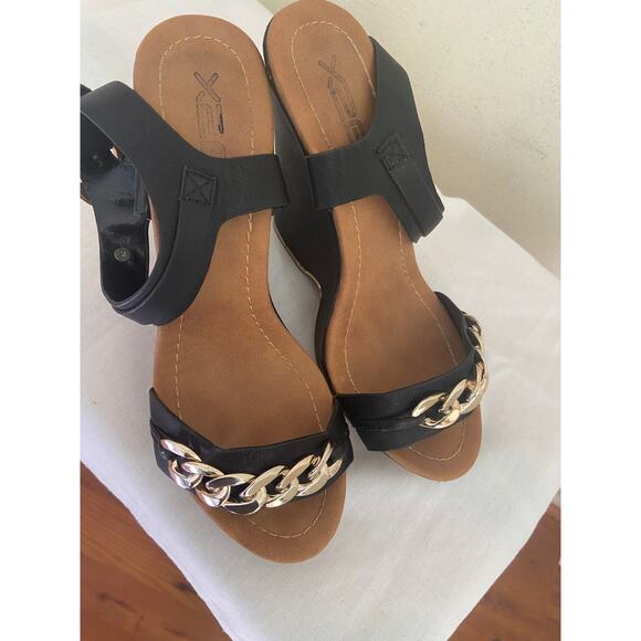 X2B Shoes - Black wedge platform w gold chain detail